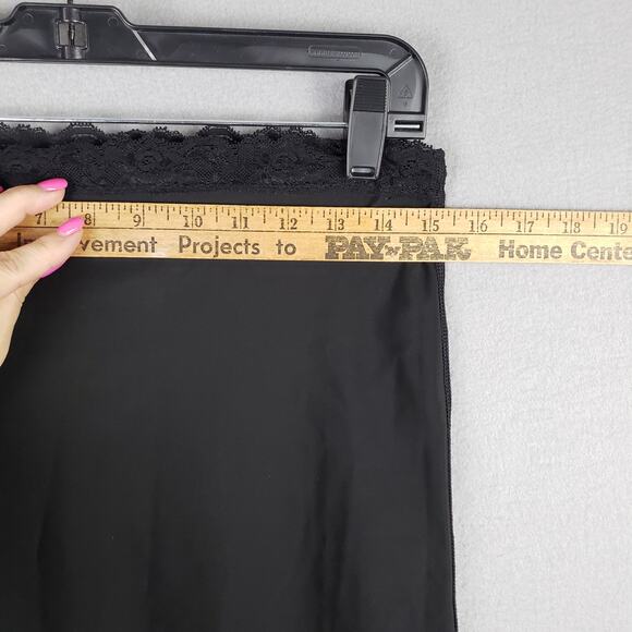SPANX Women's Size XL Lace Trim Slip Skirt Slimmer Black Knee Length Smoothing - Picture 3 of 4